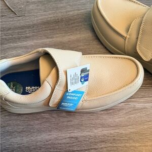 Nunn Bush Men's Cream Slip-On Loafers